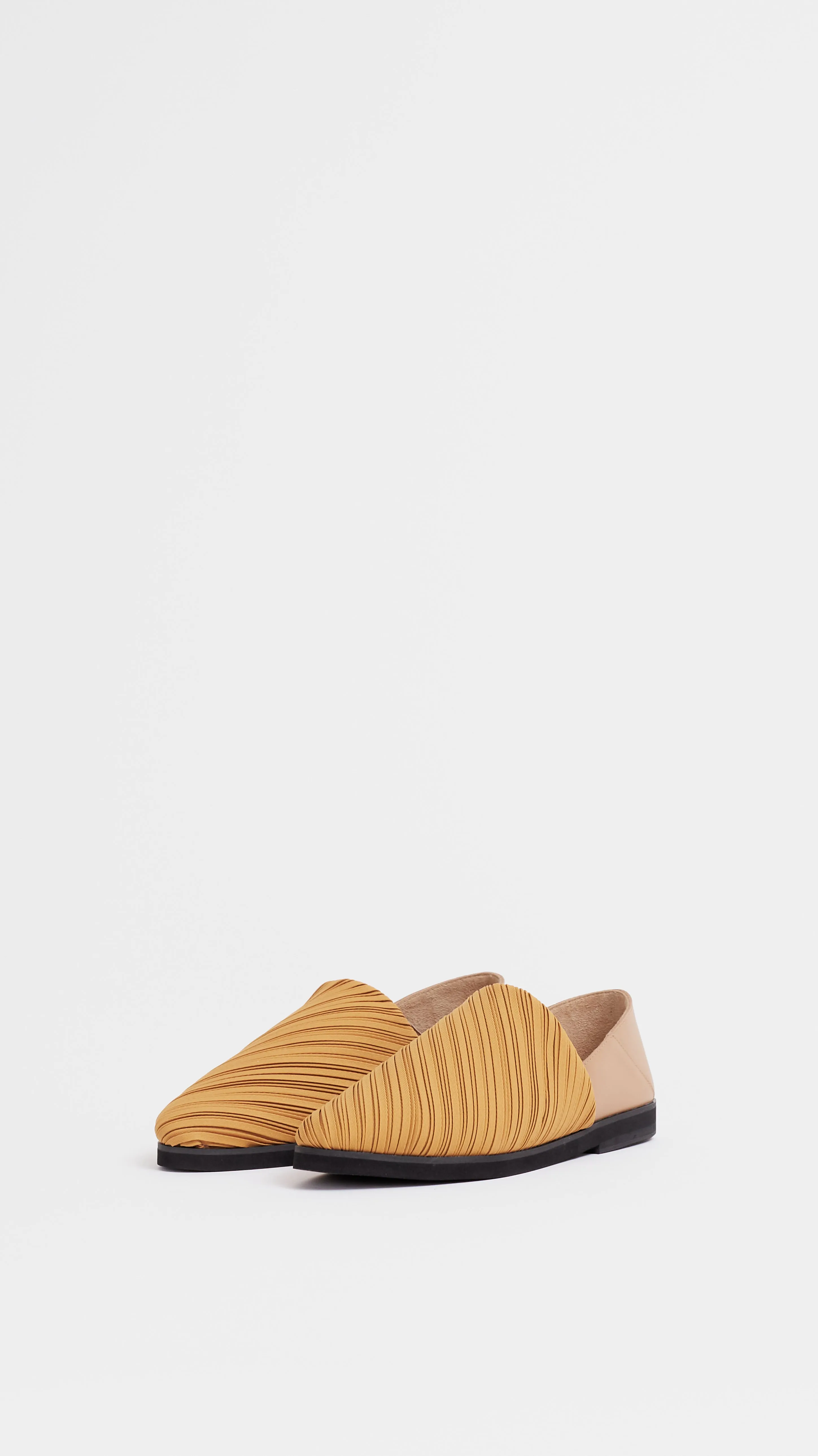 Slip-On Shoe in Caramel Brown