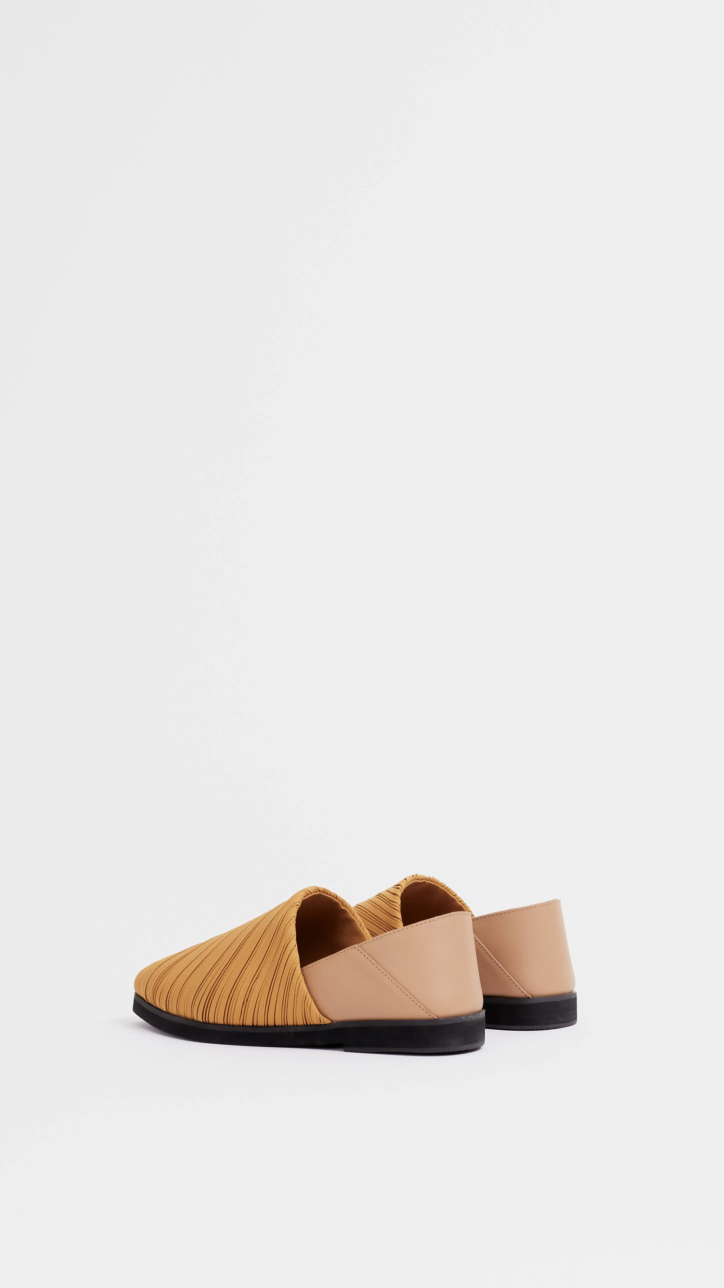 Slip-On Shoe in Caramel Brown